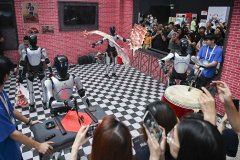 8年首届世界人工智能大会召开时